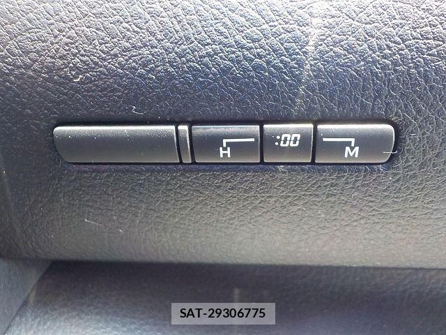 Toyota SIENTA 2017-09 8210171-12