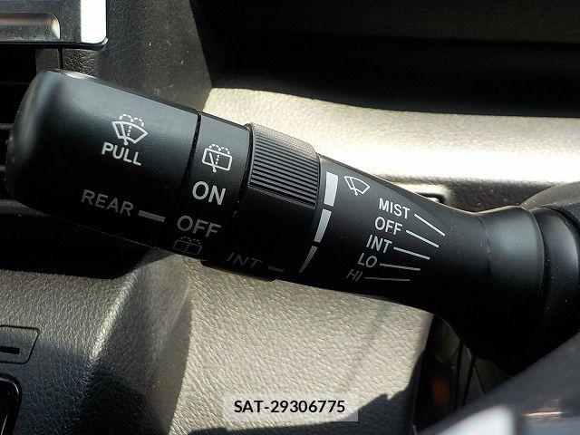 Toyota SIENTA 2017-09 8210171-14