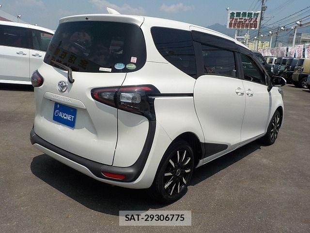 Toyota SIENTA 2017-09 8210171-2