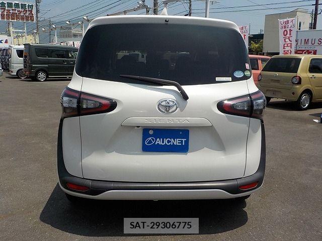 Toyota SIENTA 2017-09 8210171-3