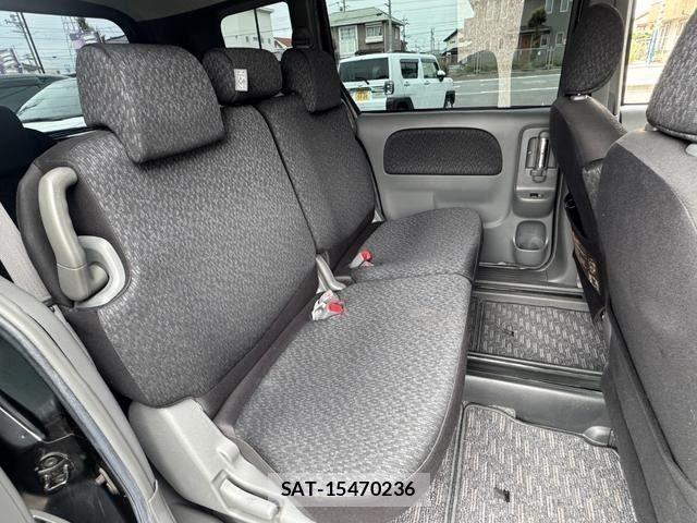 Toyota SIENTA 2014-04 8210177-9