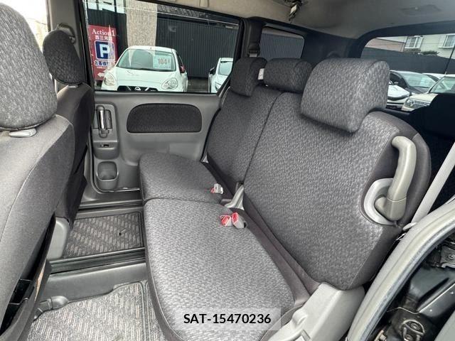 Toyota SIENTA 2014-04 8210177-11