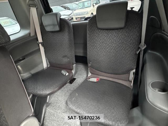 Toyota SIENTA 2014-04 8210177-12