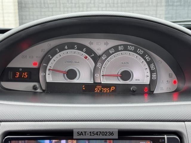 Toyota SIENTA 2014-04 8210177-15
