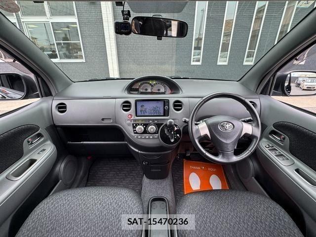 Toyota SIENTA 2014-04 8210177-1