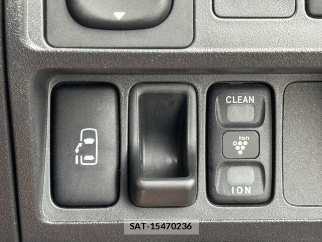 Toyota SIENTA 2014-04 8210177-24