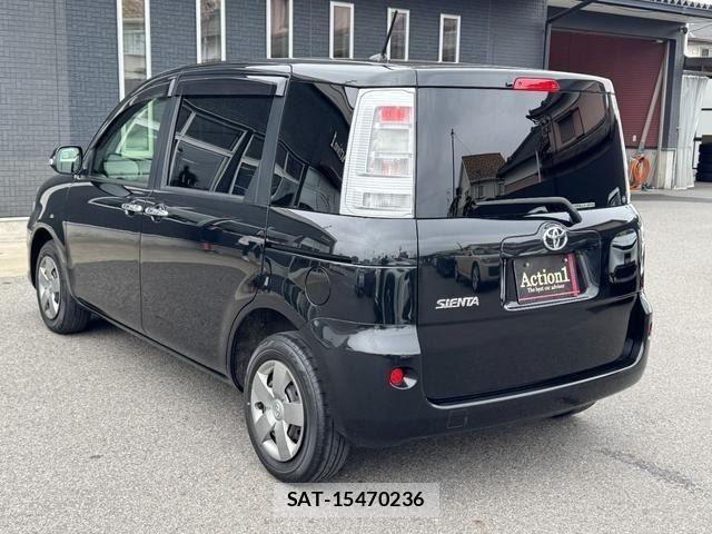 Toyota SIENTA 2014-04 8210177-3