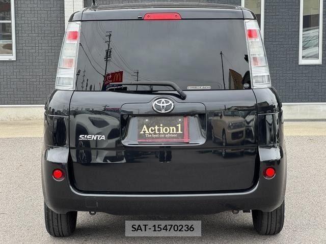 Toyota SIENTA 2014-04 8210177-4