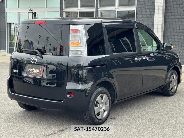 Toyota SIENTA 2014-04 8210177-5
