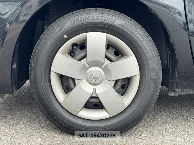 Toyota SIENTA 2014-04 8210177-7