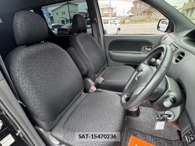 Toyota SIENTA 2014-04 8210177-8