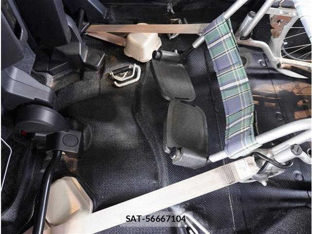 Toyota SIENTA 2021-03 8210161-11
