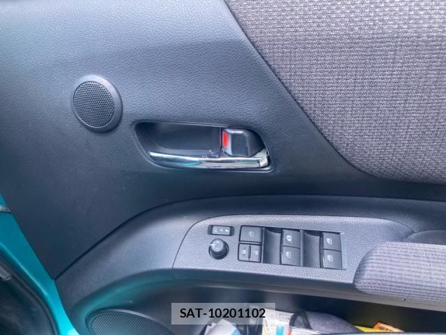 Toyota SIENTA 2018-09 8210173-12