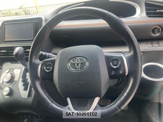 Toyota SIENTA 2018-09 8210173-14