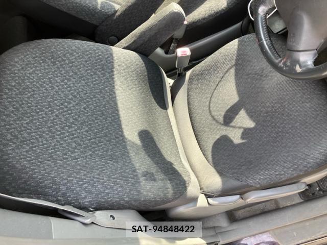 Toyota SIENTA 2013-04 8210176-10