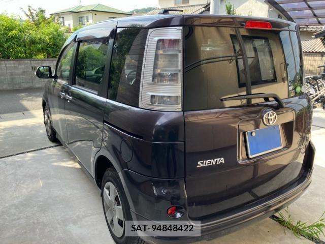 Toyota SIENTA 2013-04 8210176-1