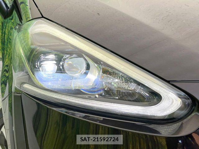 Toyota SIENTA 2017-11 8210170-11