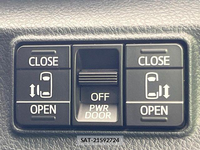 Toyota SIENTA 2017-11 8210170-5