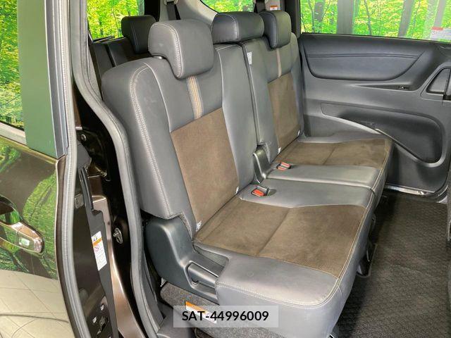 Toyota SIENTA 2018-10 8210166-7