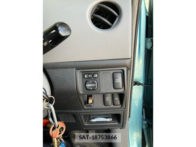 Toyota SIENTA 2005-11 8231765-14