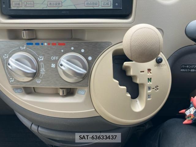 Toyota SIENTA 2007-12 8231764-11