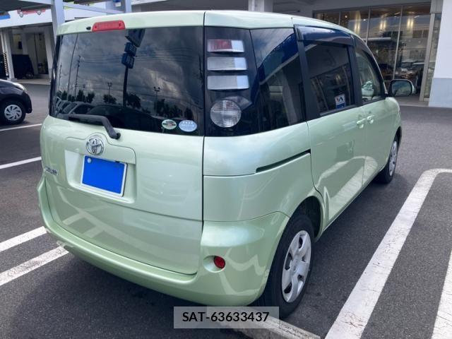 Toyota SIENTA 2007-12 8231764-2