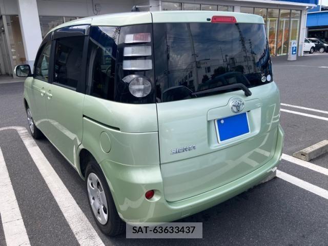 Toyota SIENTA 2007-12 8231764-3