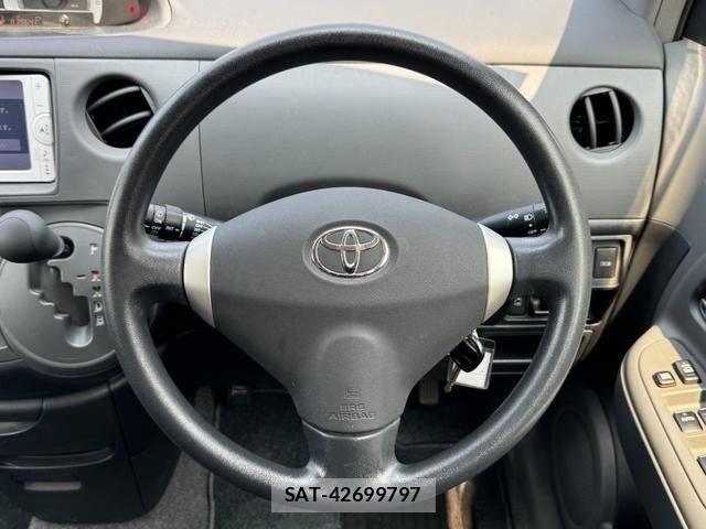 Toyota SIENTA 2012-10 8231759-14