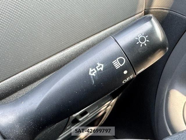 Toyota SIENTA 2012-10 8231759-17