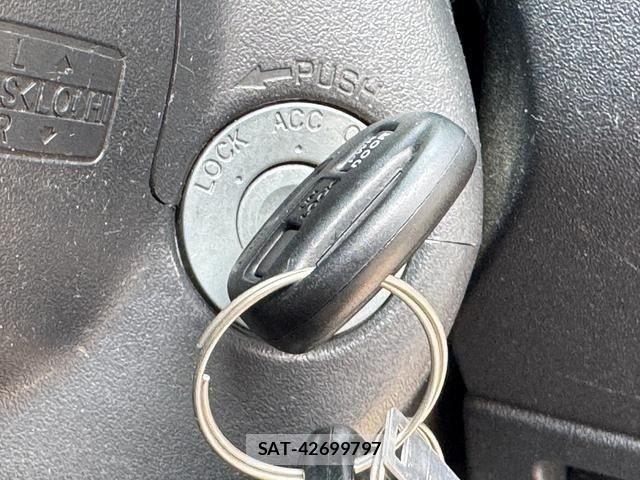 Toyota SIENTA 2012-10 8231759-18
