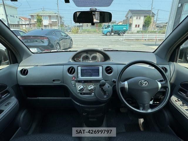 Toyota SIENTA 2012-10 8231759-1