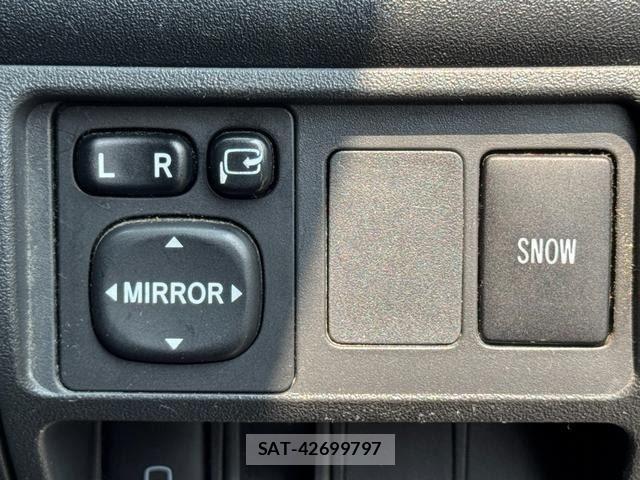 Toyota SIENTA 2012-10 8231759-26