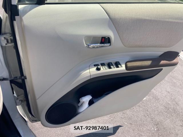 Toyota SIENTA 2017-10 8231758-21