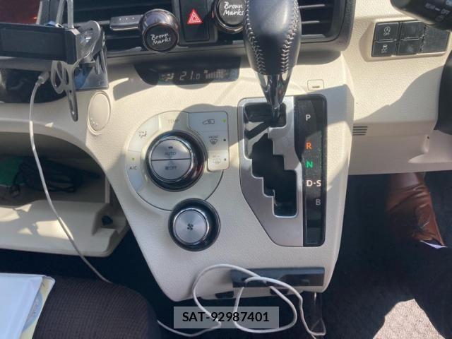 Toyota SIENTA 2017-10 8231758-25