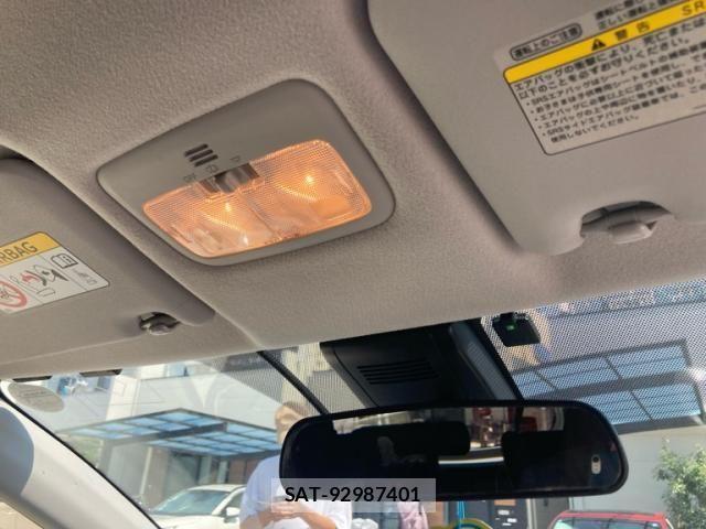 Toyota SIENTA 2017-10 8231758-26