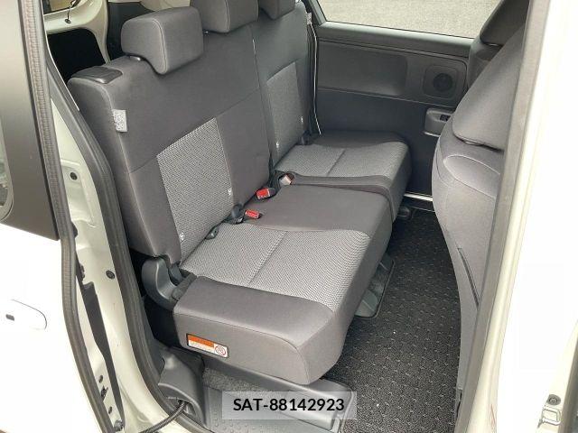 Toyota SIENTA 2024-02 8231757-11