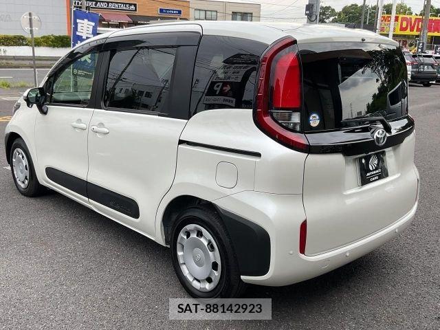 Toyota SIENTA 2024-02 8231757-17