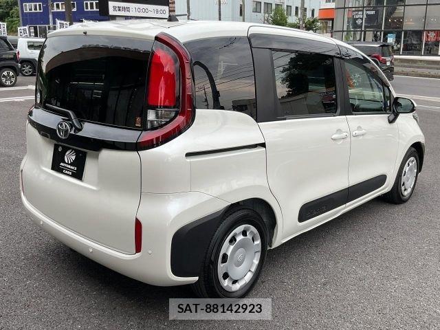 Toyota SIENTA 2024-02 8231757-18