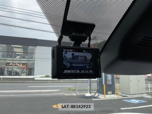 Toyota SIENTA 2024-02 8231757-23