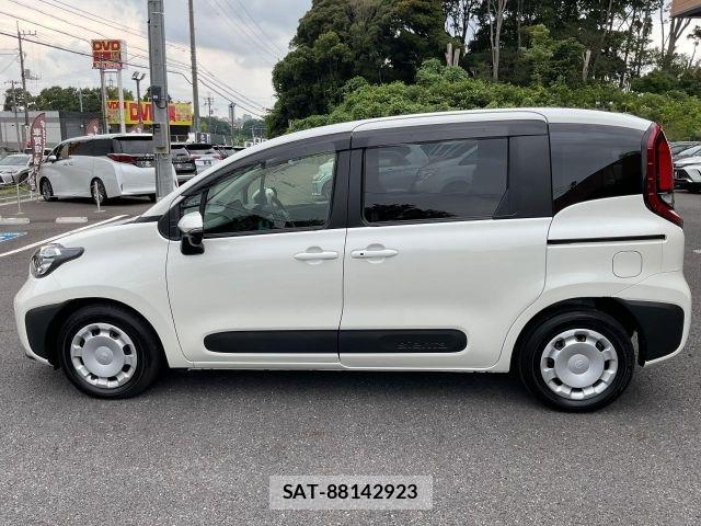 Toyota SIENTA 2024-02 8231757-5