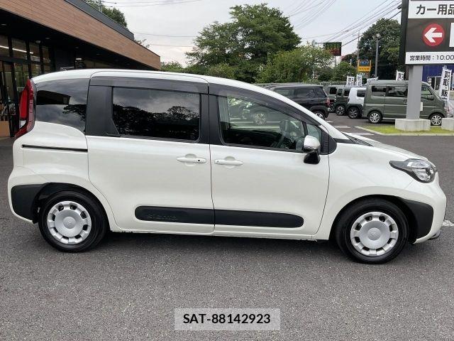 Toyota SIENTA 2024-02 8231757-6