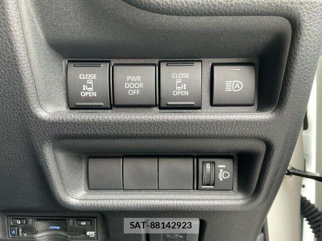 Toyota SIENTA 2024-02 8231757-8