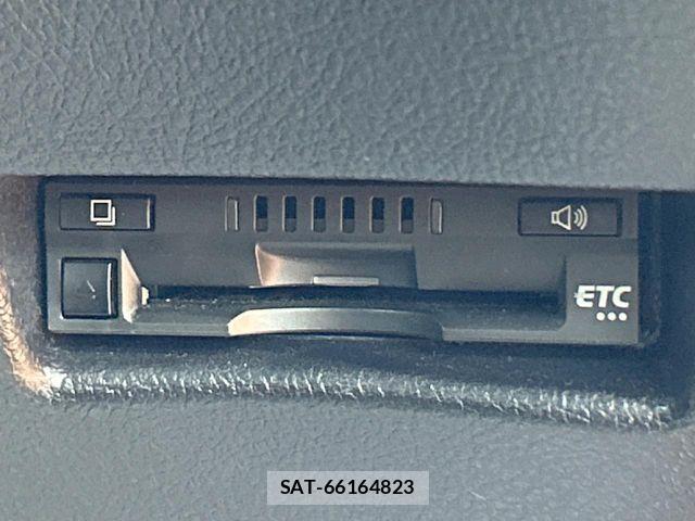 Toyota SIENTA 2018-12 8246677-6