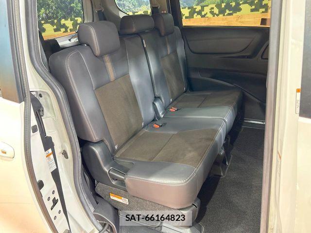 Toyota SIENTA 2018-12 8246677-8