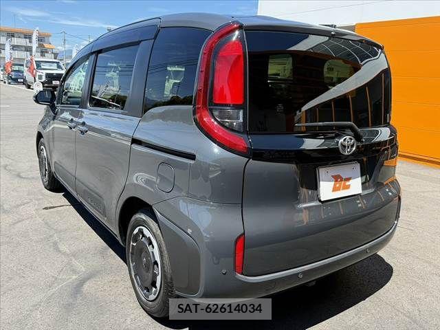 Toyota SIENTA 2023-07 8246676-12