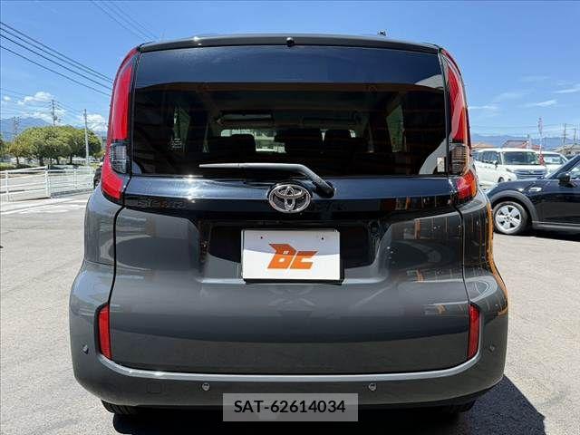 Toyota SIENTA 2023-07 8246676-13