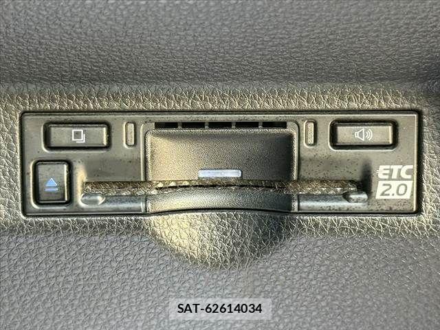 Toyota SIENTA 2023-07 8246676-27