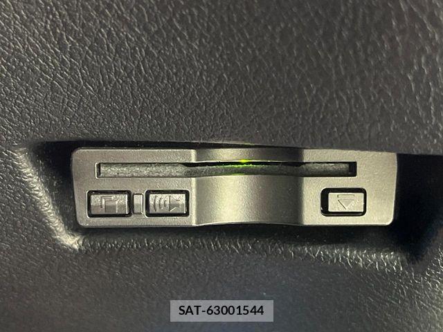 Toyota SIENTA 2018-01 8246680-6