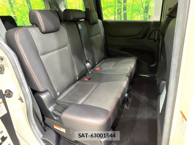 Toyota SIENTA 2018-01 8246680-8
