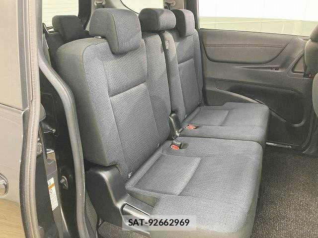 Toyota SIENTA 2017-01 8246682-10